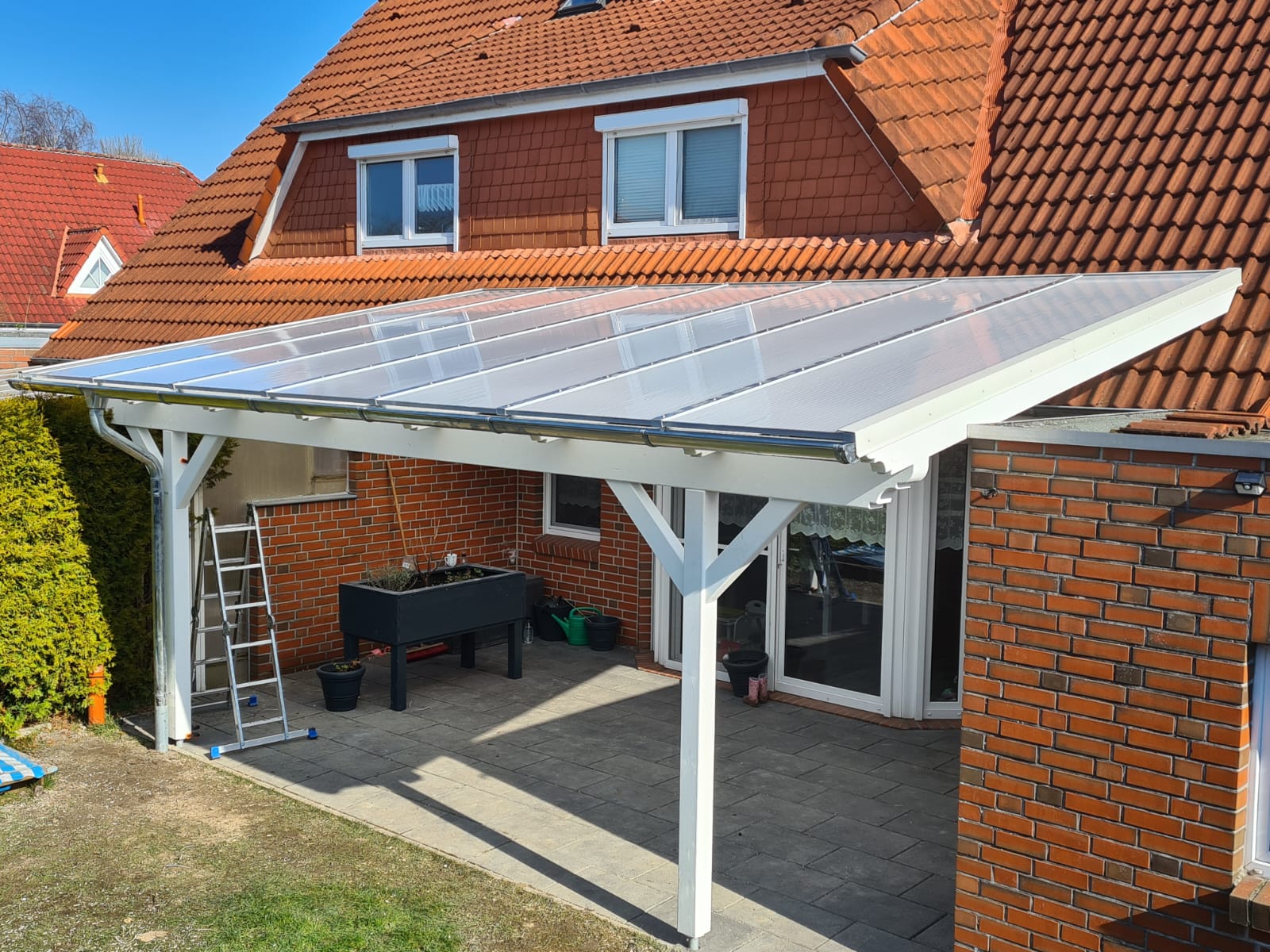 Terrassenüberdachung mit Licht – Ansicht 2