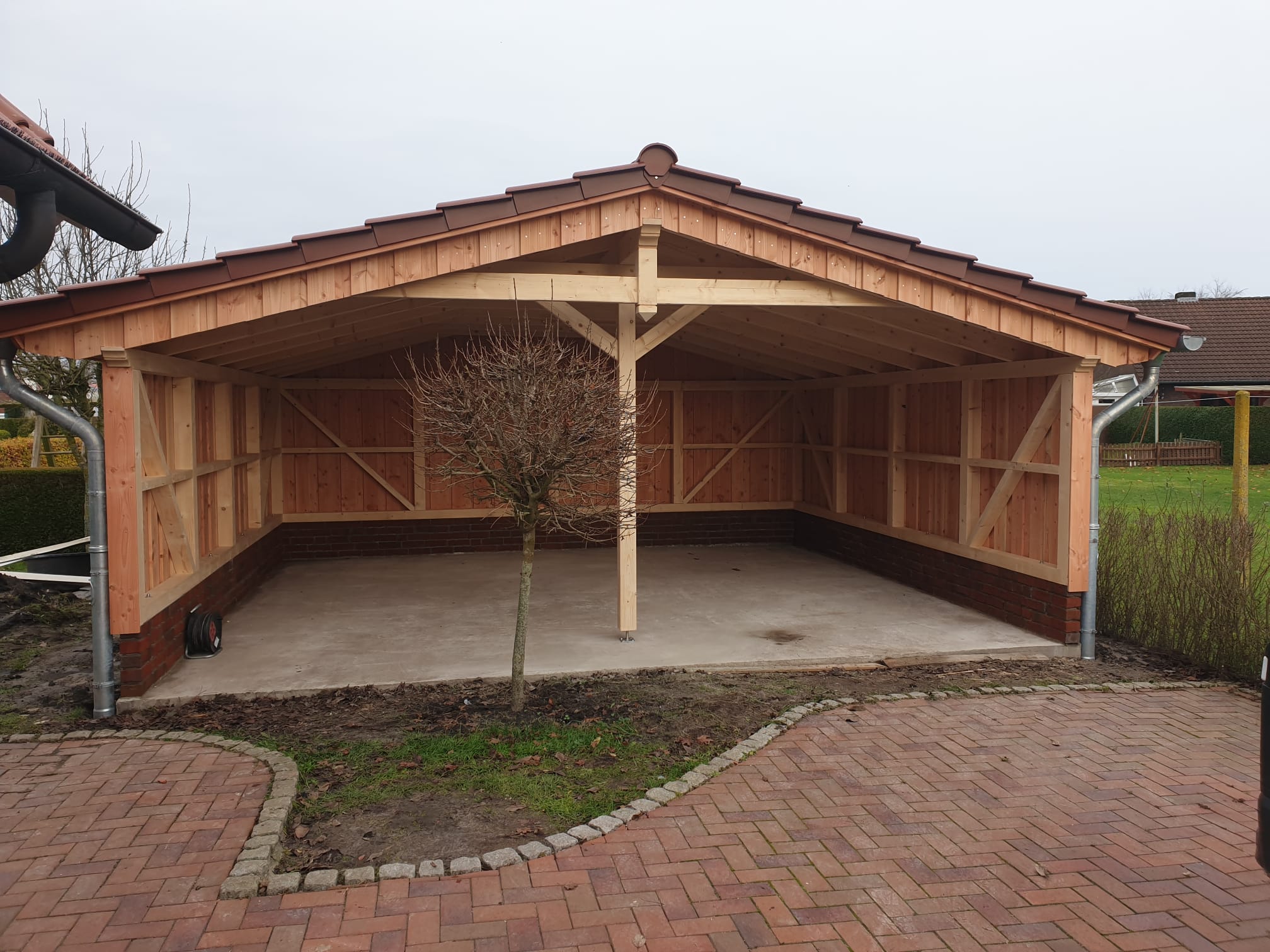 Massiver Holz-Carport – Ansicht 1