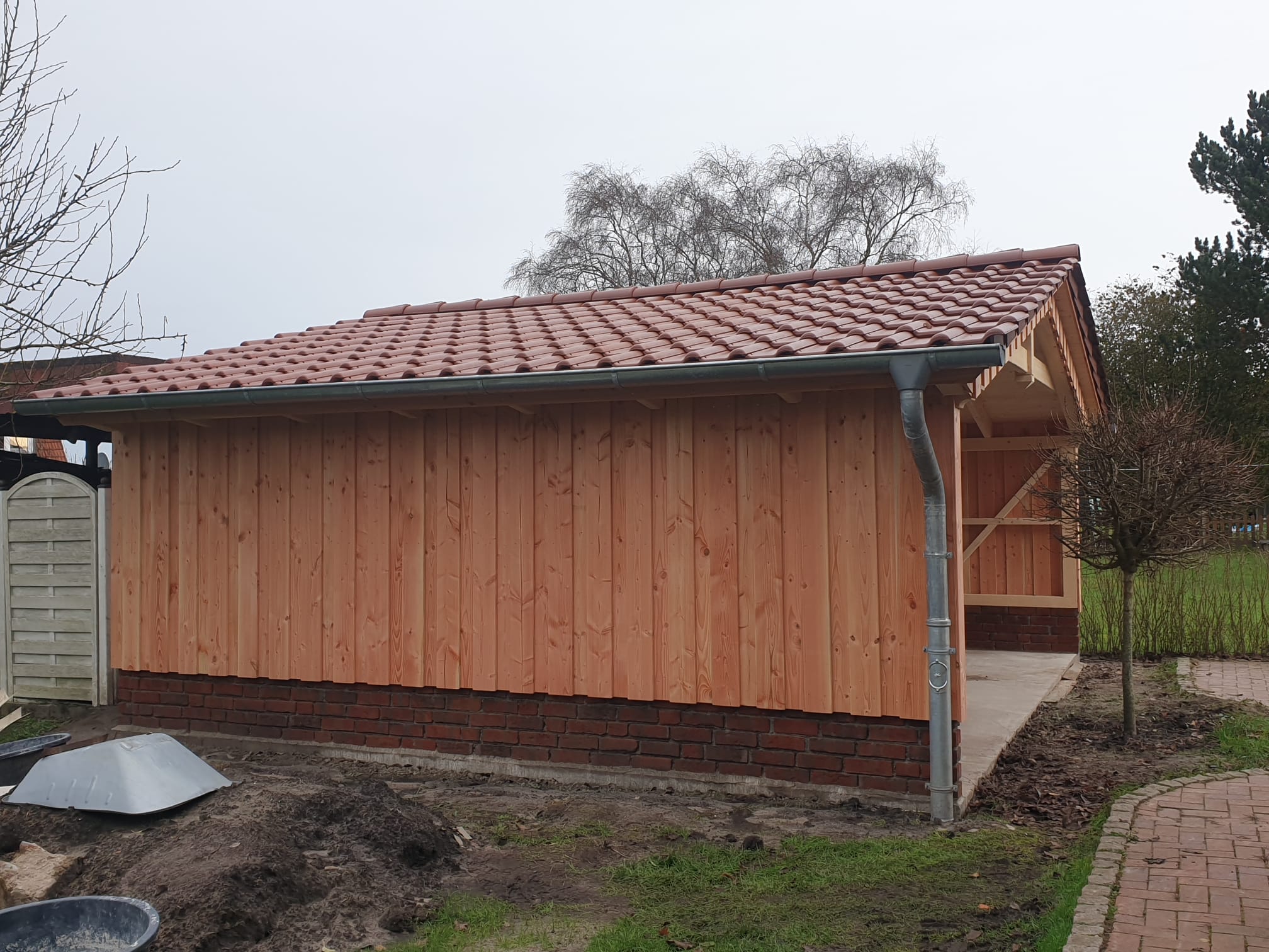 Massiver Holz-Carport – Ansicht 2