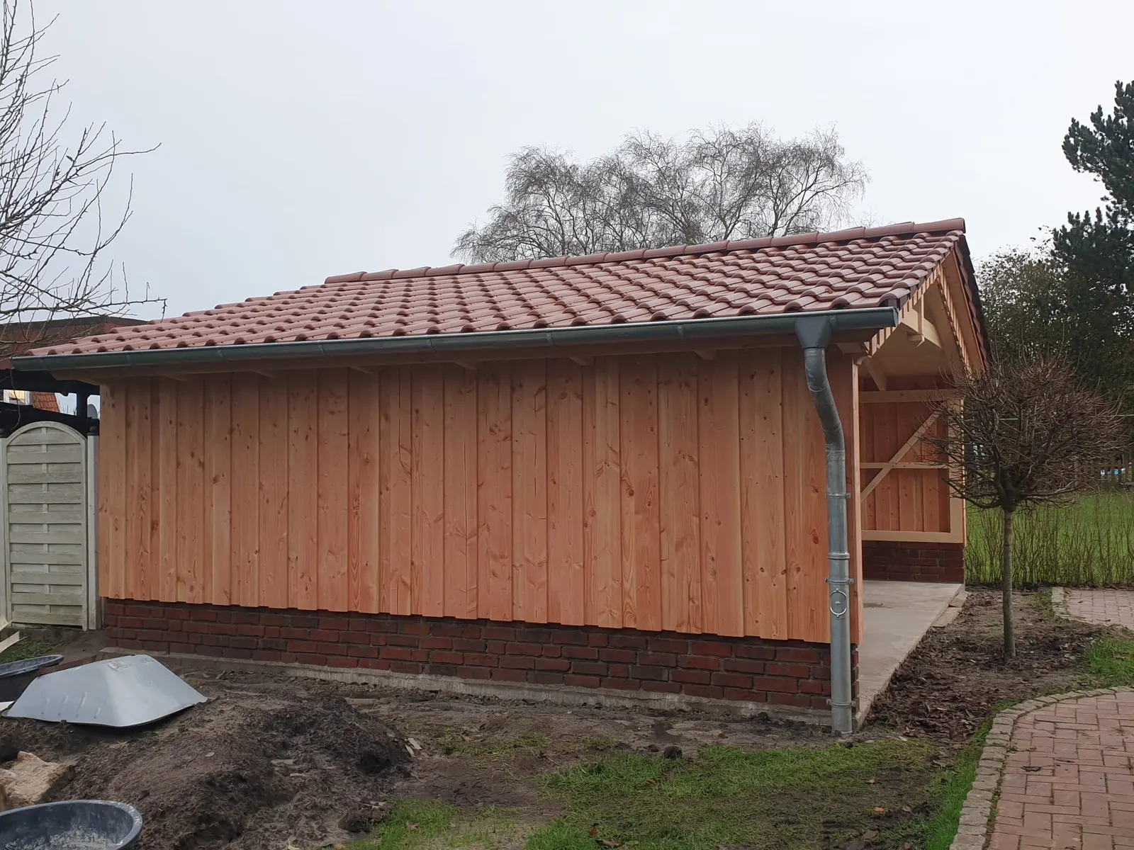 Massiver Holz-Carport &ndash; Ansicht 2